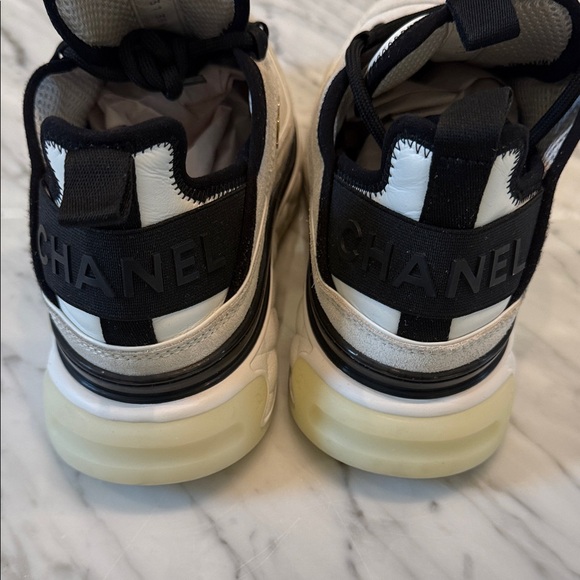 CHANEL Beige and Black Suede Low-Top Sneakers with Gold CC Accent - Picture 3 of 12